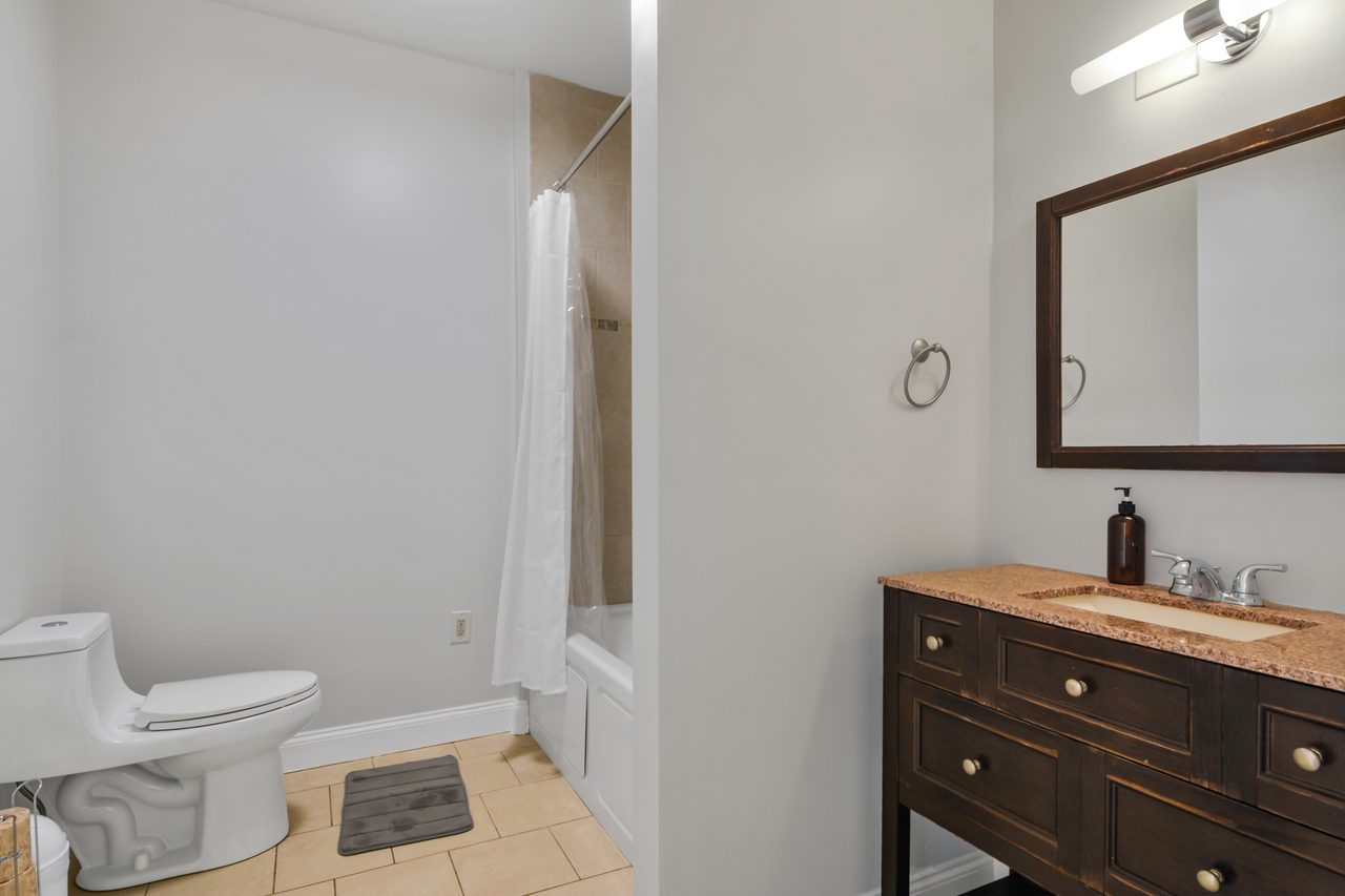 #773: Roxbury - Queen Bedroom C - 6