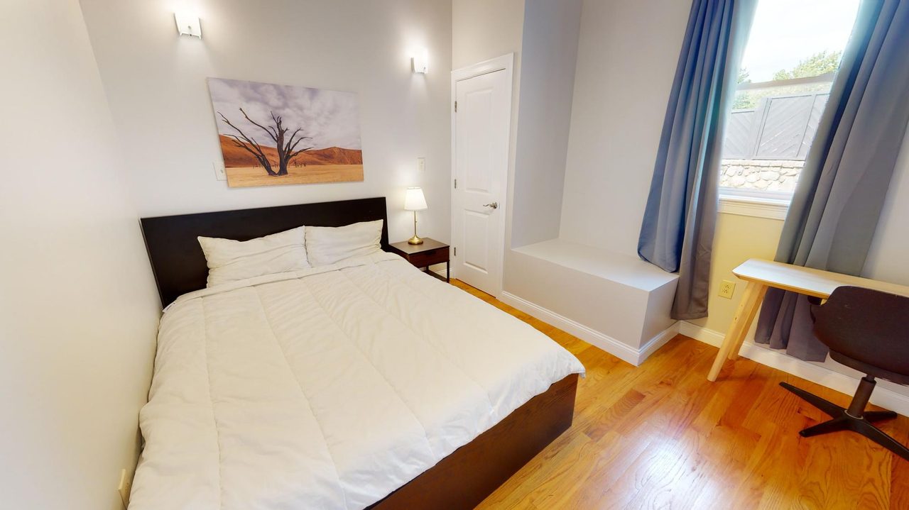 #773: Roxbury - Queen Bedroom C - 20