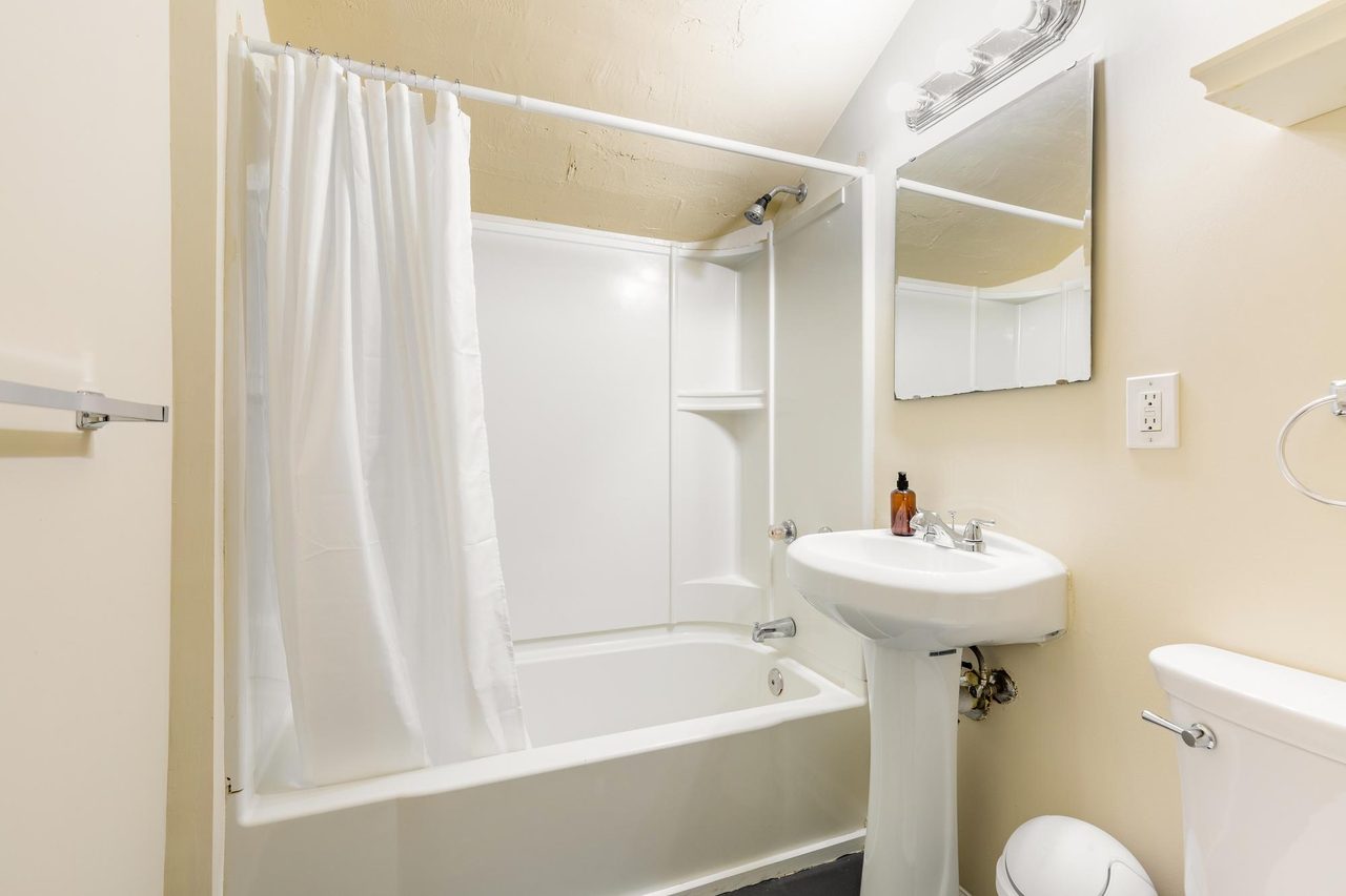 #1559: Dupont Circle - Full Bedroom A - #1559: Dupont Circle - Gallery - 13
