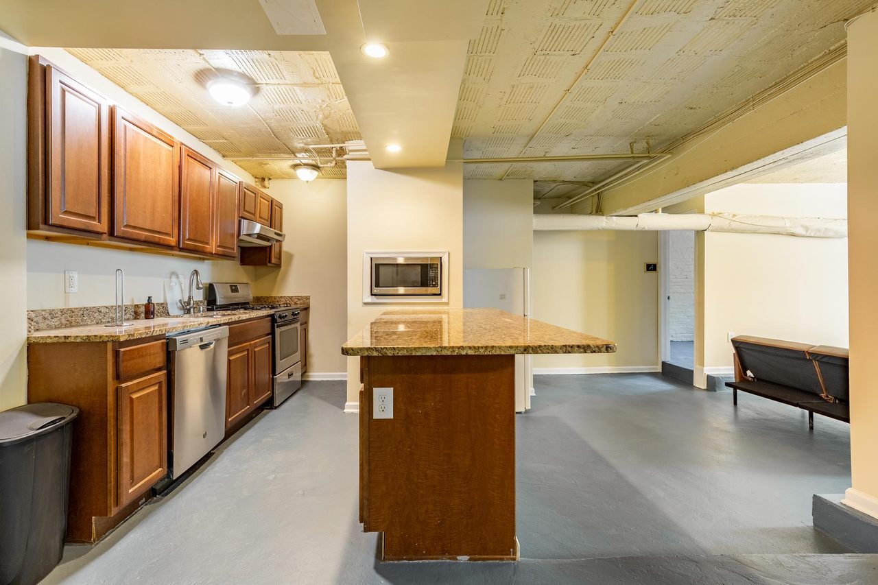 #1559: Dupont Circle - Full Bedroom A - #1559: Dupont Circle - Gallery - 14