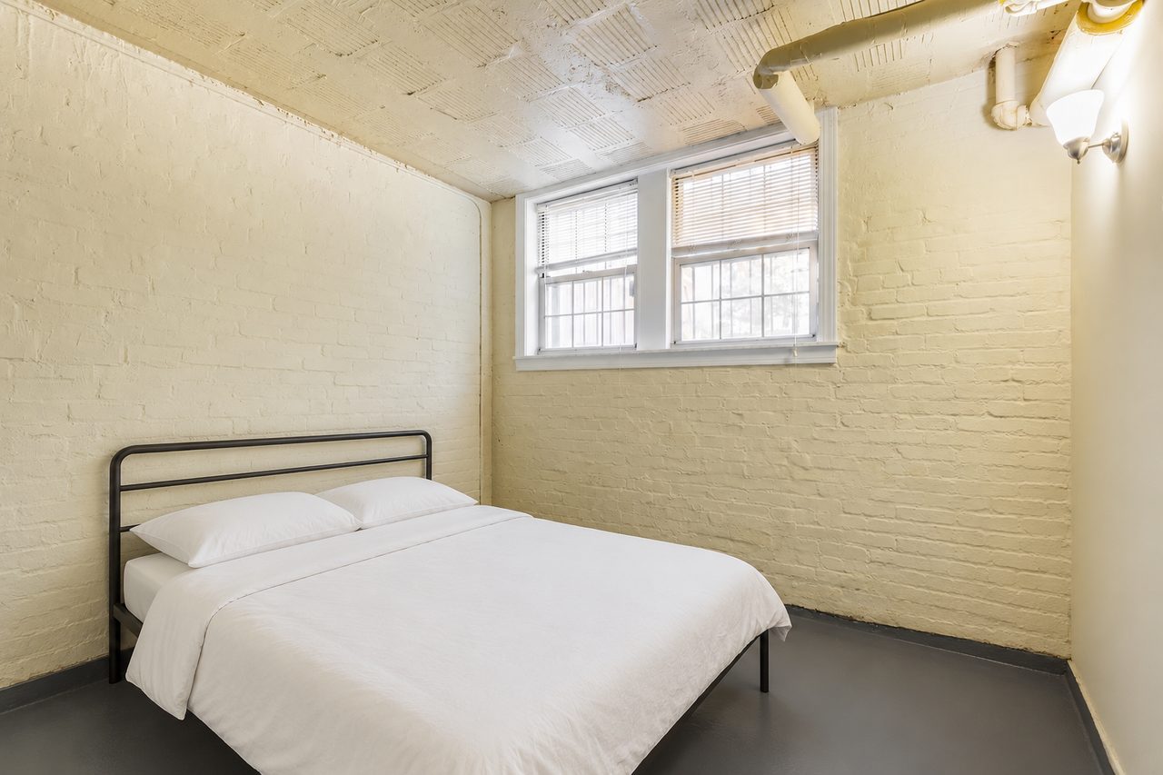 #1559: Dupont Circle - Full Bedroom A - 22