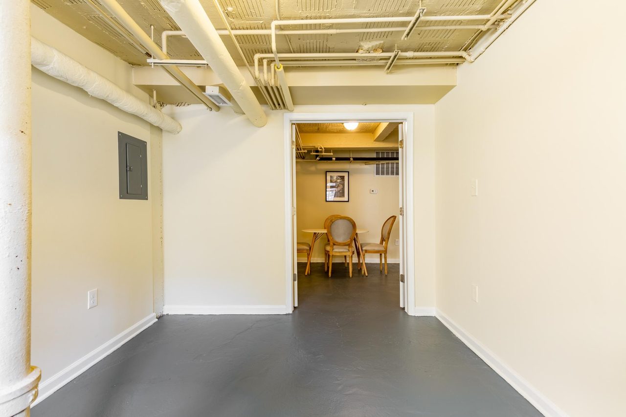 #1559: Dupont Circle - Twin Bedroom B - #1559: Dupont Circle - Gallery - 17