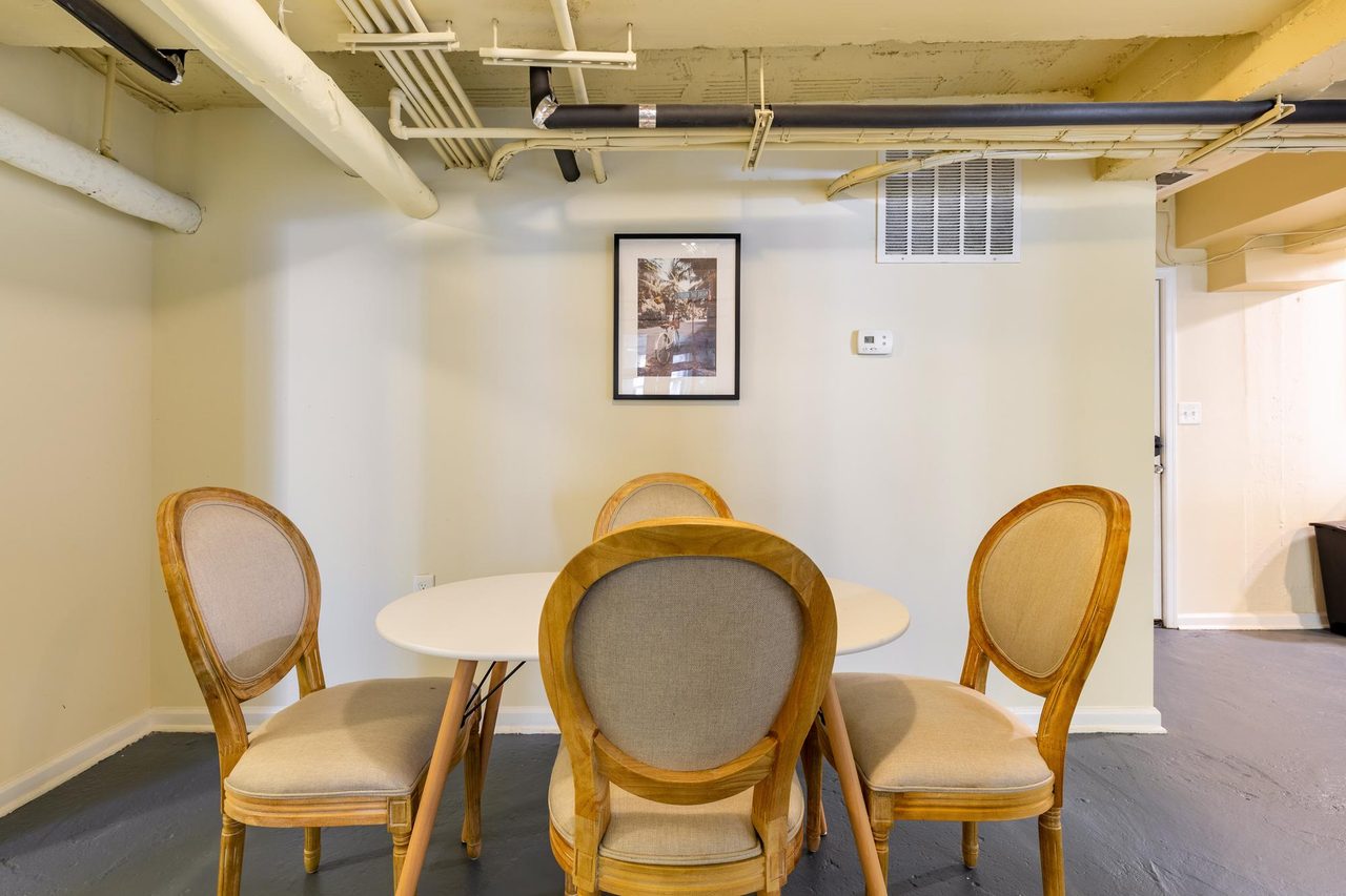 #1559: Dupont Circle - Twin Bedroom B - #1559: Dupont Circle - Gallery - 7