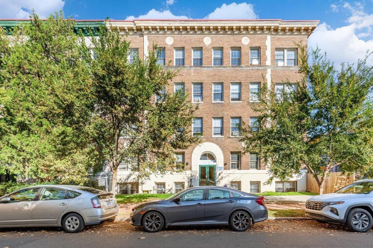 #1559: Dupont Circle - Twin Bedroom B - #1559: Dupont Circle - Gallery - 1