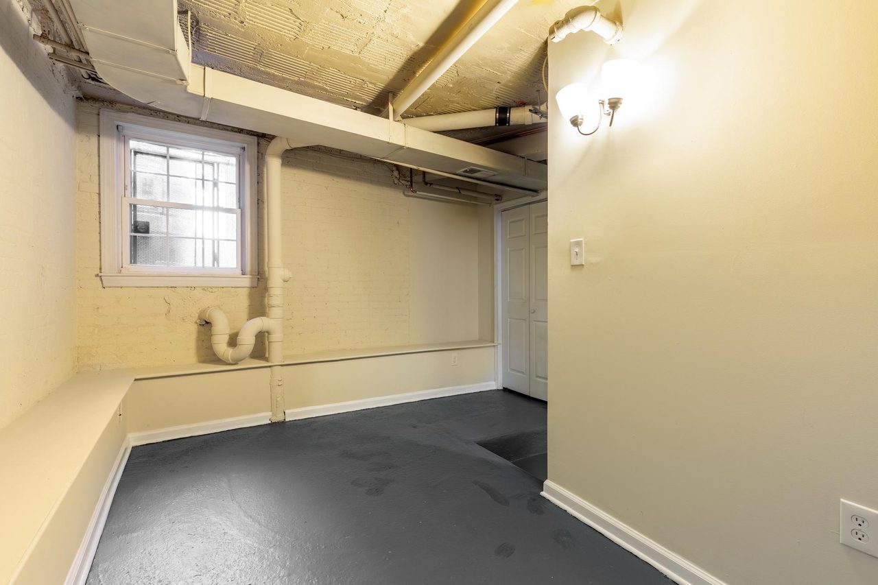#1559: Dupont Circle - Full Bedroom D - #1559: Dupont Circle - Gallery - 17