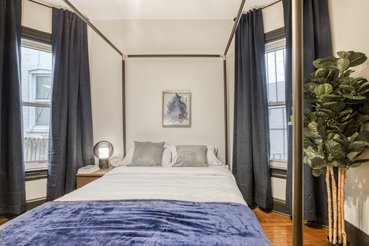  #174: Columbia Heights - Queen Bedroom 1A W/Private Bathroom  -  #174: Columbia Heights  - Gallery -  3