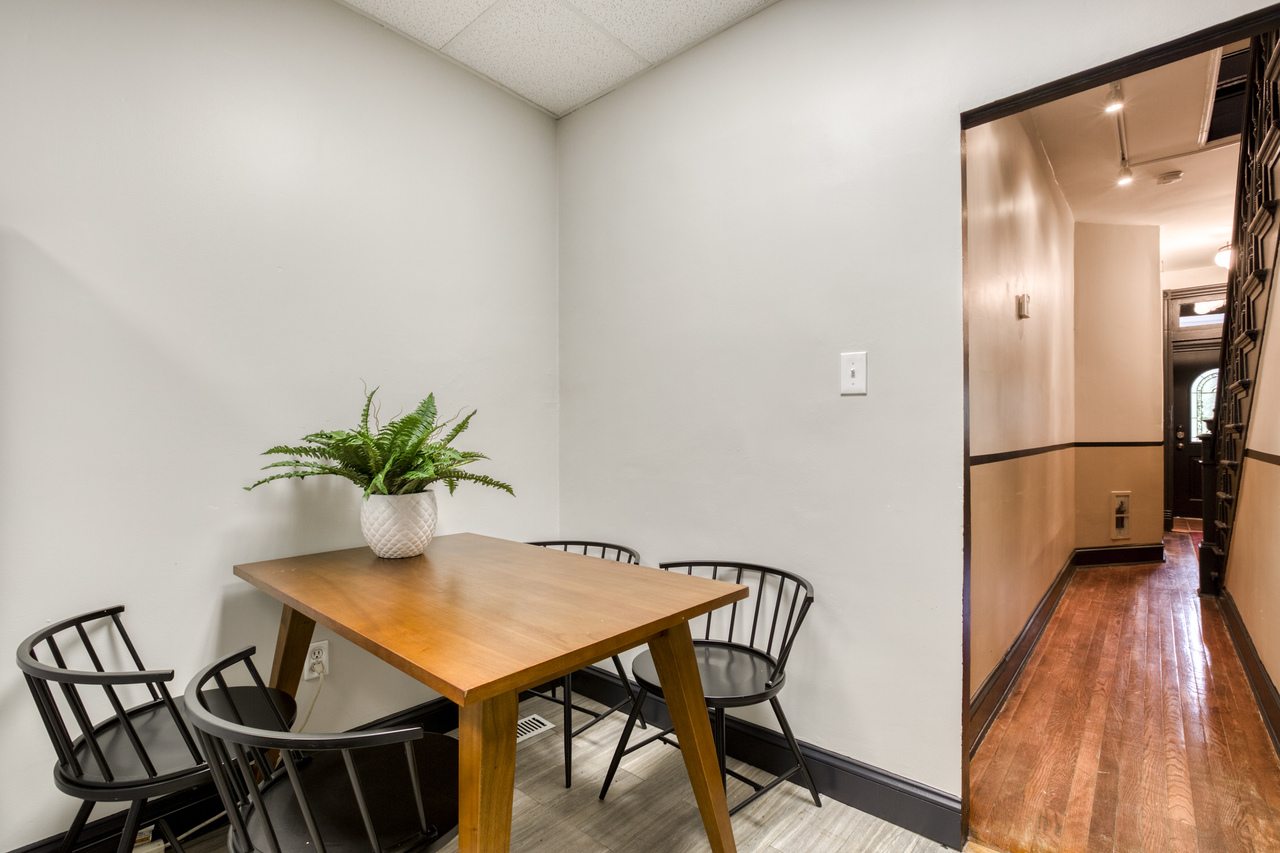  #174: Columbia Heights - Queen Bedroom 1A W/Private Bathroom  -  #174: Columbia Heights  - Gallery -  11