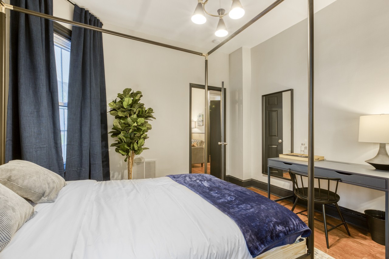  #174: Columbia Heights - Queen Bedroom 1A W/Private Bathroom  -  #174: Columbia Heights  - Gallery -  2