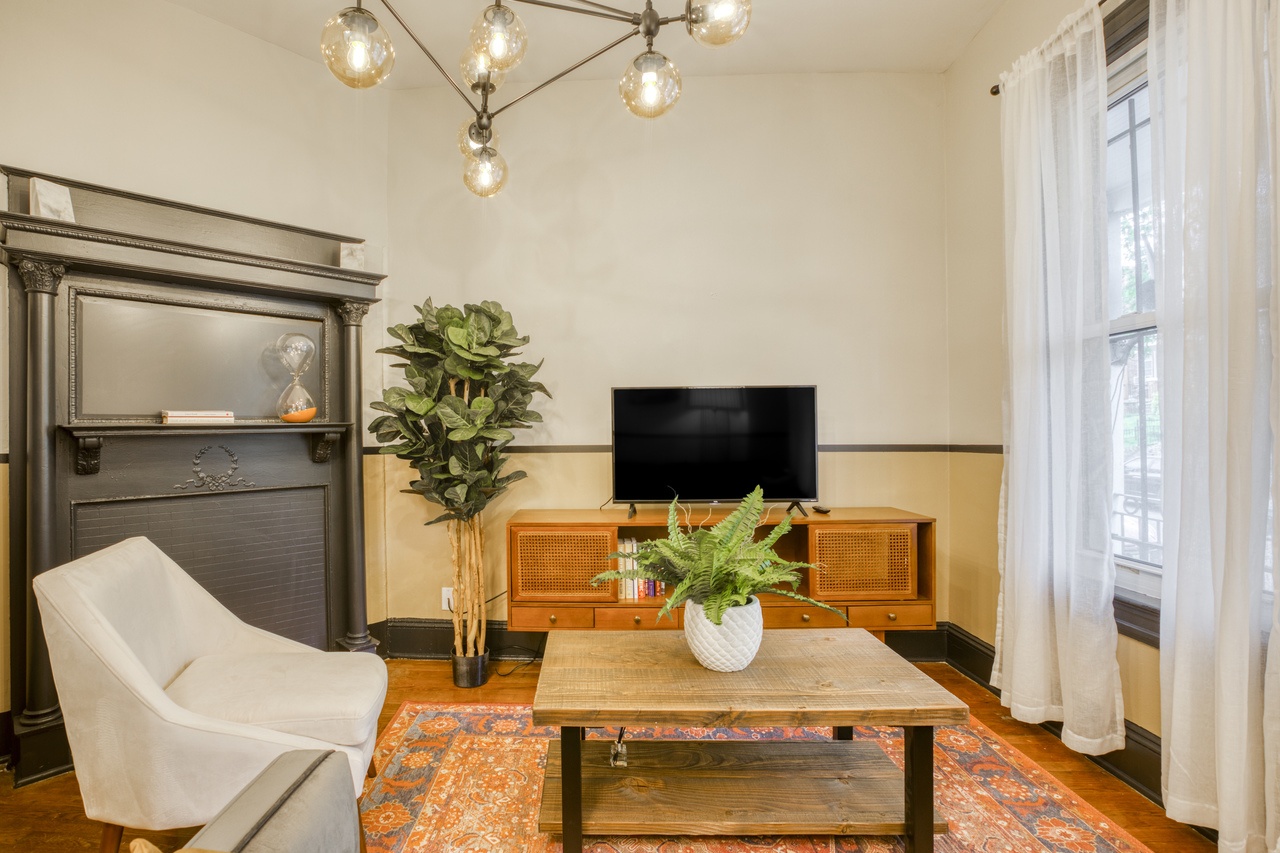  #174: Columbia Heights - Queen Bedroom 2C  -  #174: Columbia Heights  - Gallery -  4