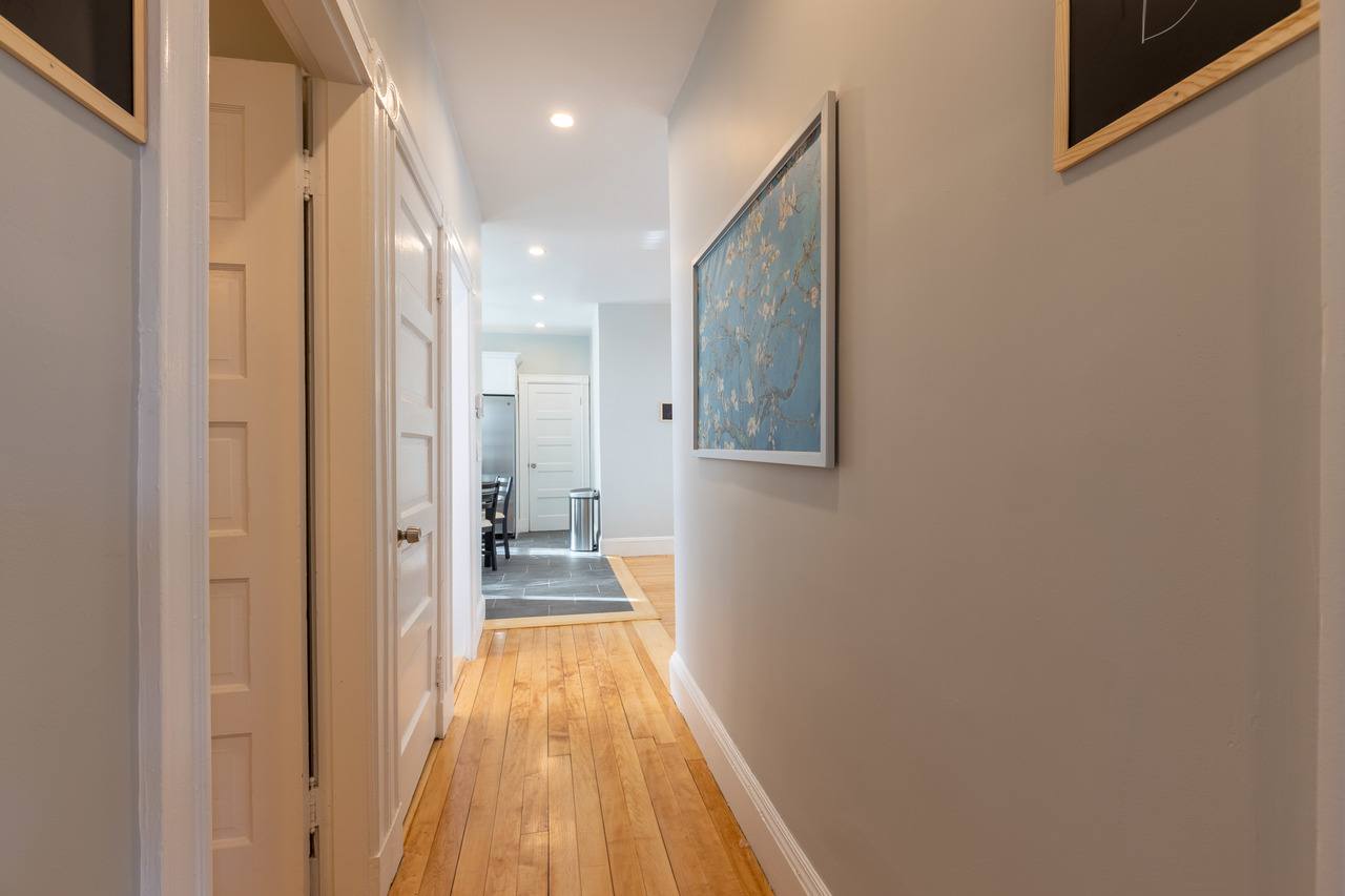 #331: Savin Hill - Queen Bedroom A - 6
