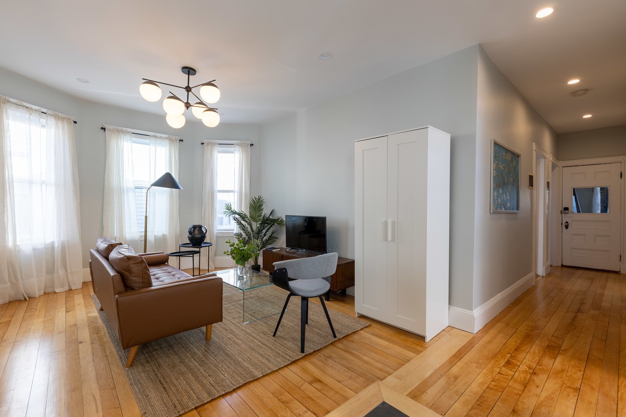 #331: Savin Hill - Queen Bedroom C - 4