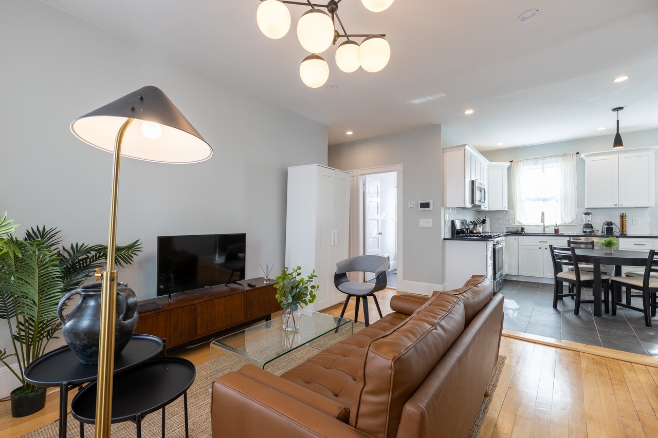 #331: Savin Hill - Queen Bedroom C - 3