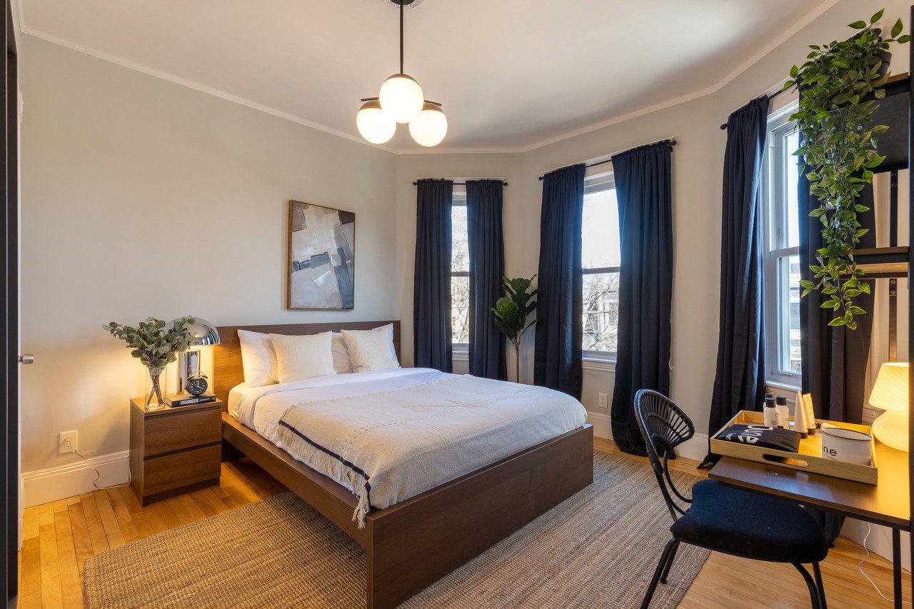 #331: Savin Hill - Queen Bedroom D - 1