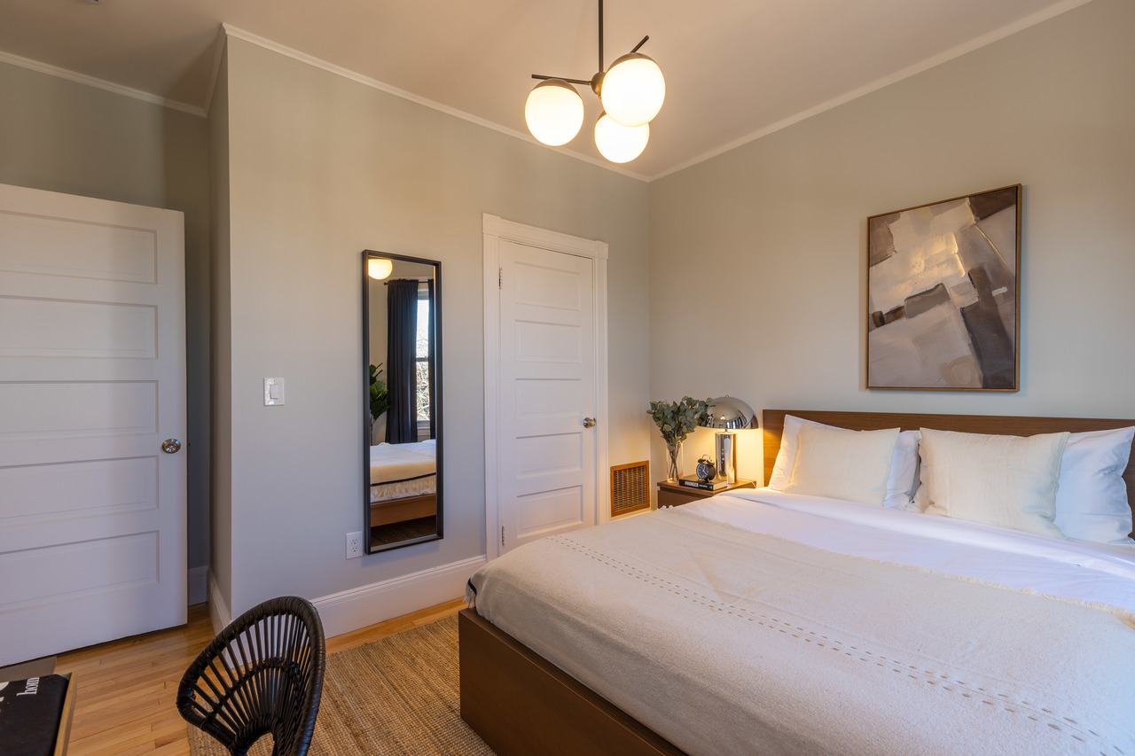 #331: Savin Hill - Queen Bedroom D - 2