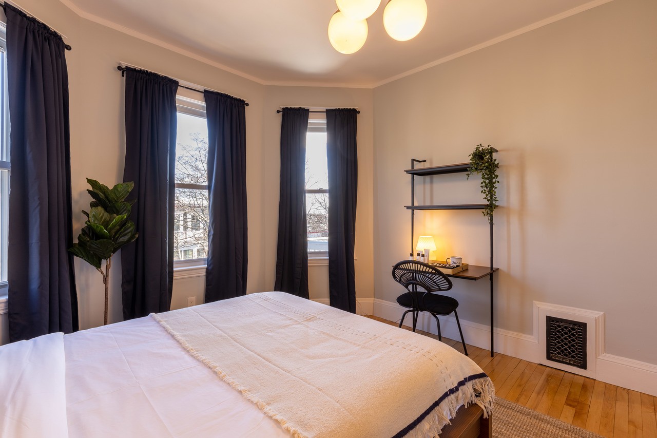 #331: Savin Hill - Queen Bedroom D - 3