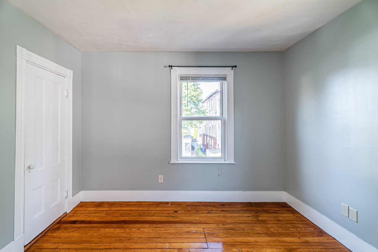 #1284: Allston - Queen Bedroom D - 5