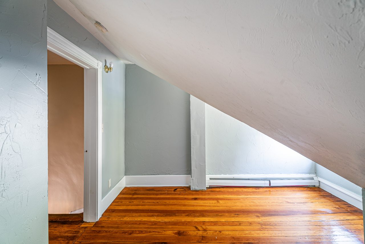 #1284: Allston - Queen Bedroom E - 5