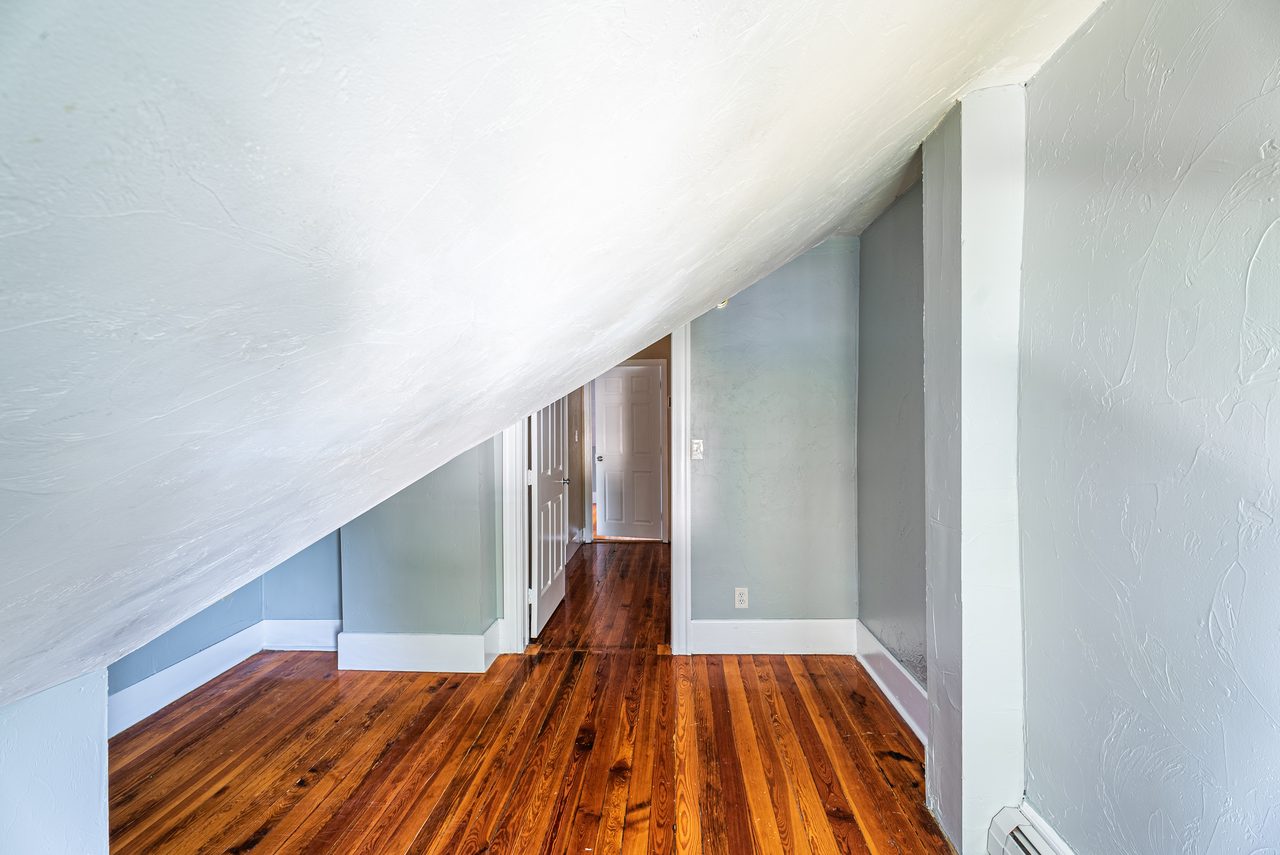 #1284: Allston - Queen Bedroom E - 4
