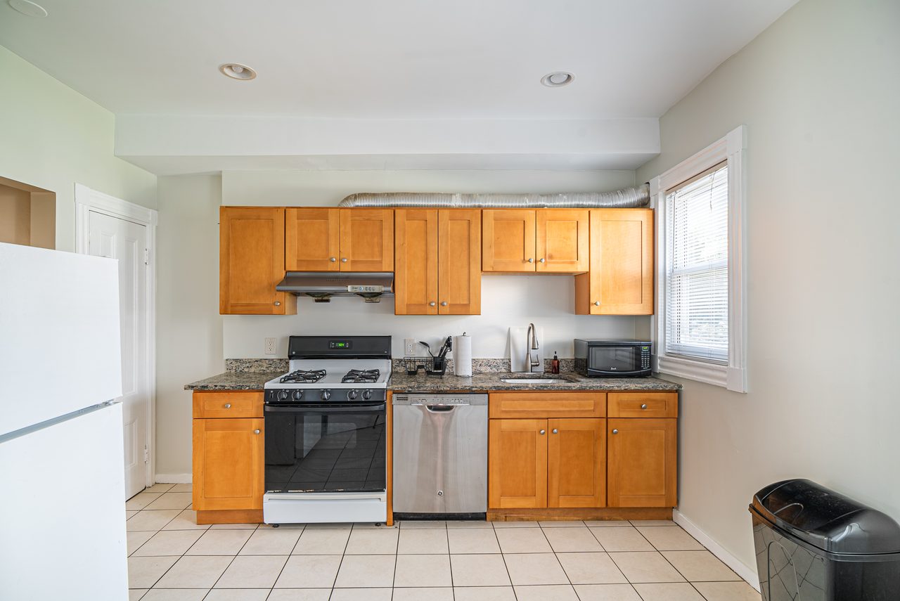 #1284: Allston - Queen Bedroom F - 7
