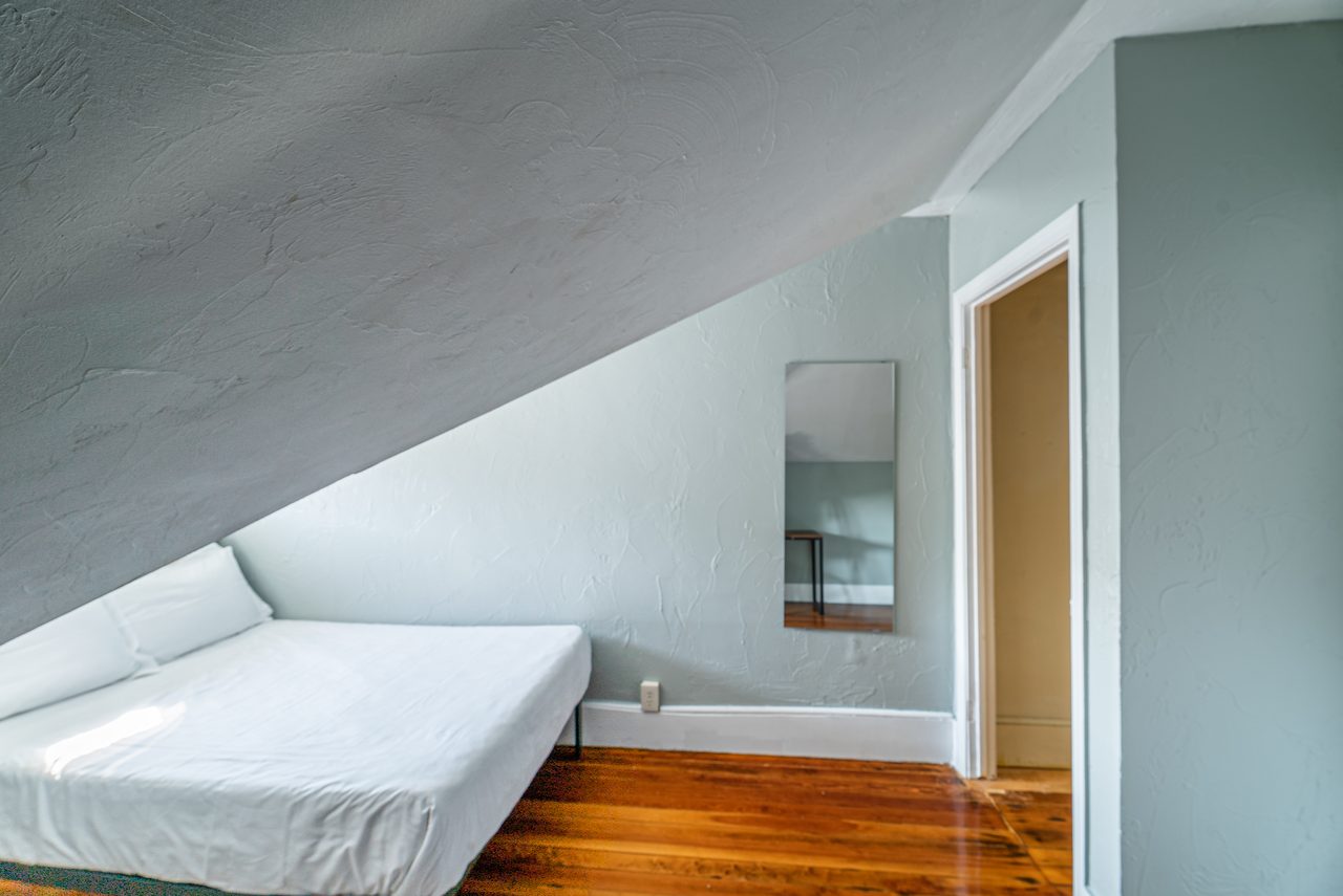 #1284: Allston - Queen Bedroom F - 4
