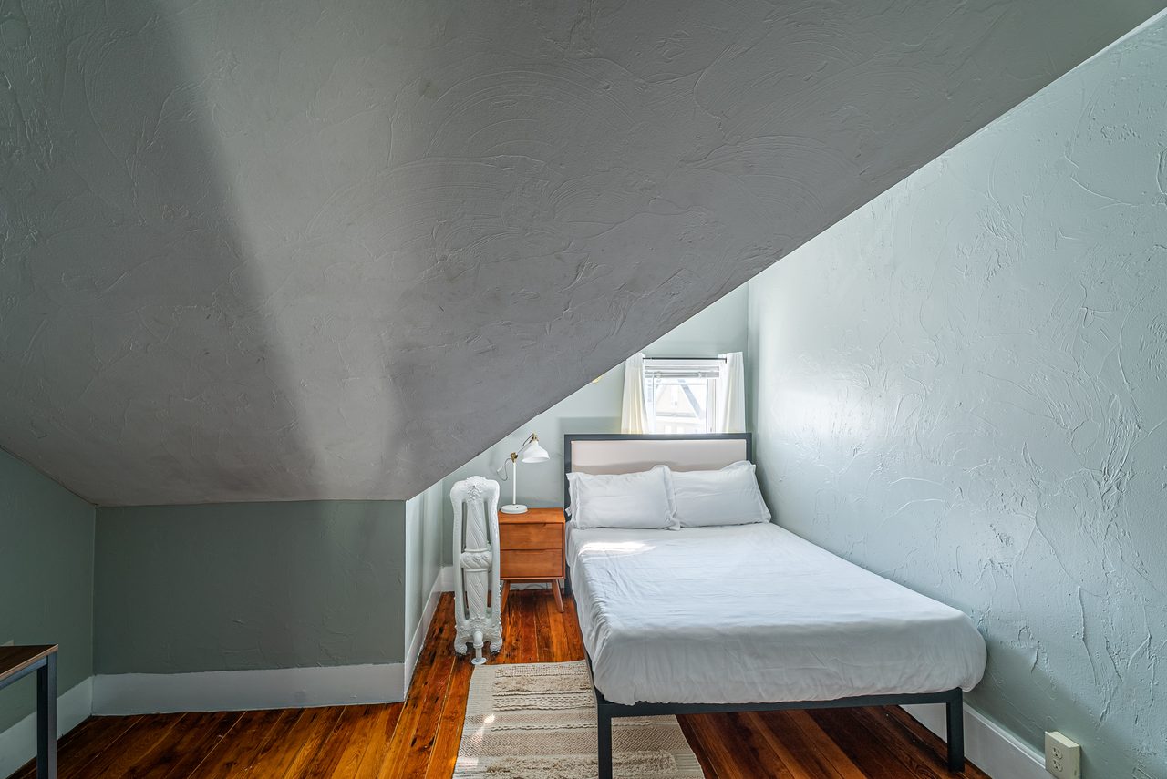 #1284: Allston - Queen Bedroom F - 2