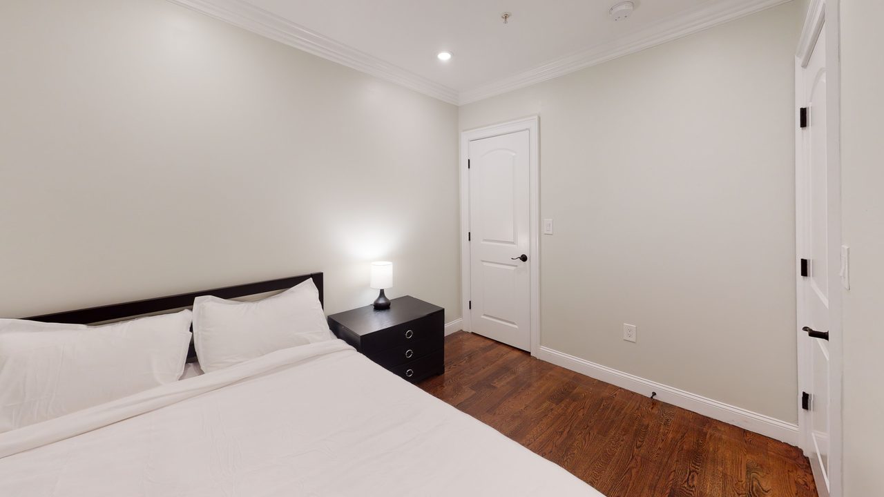#571: Brighton - Queen Bedroom D - 11