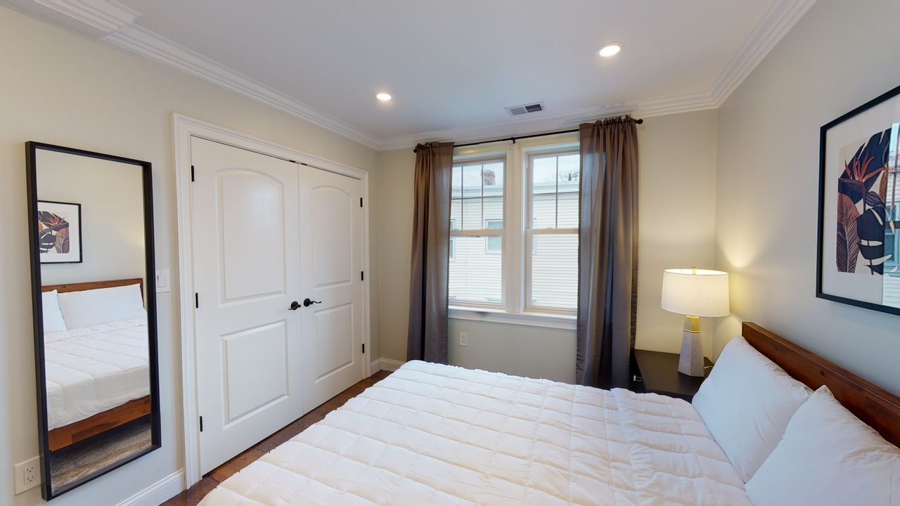 #571: Brighton - Queen Bedroom A - 18