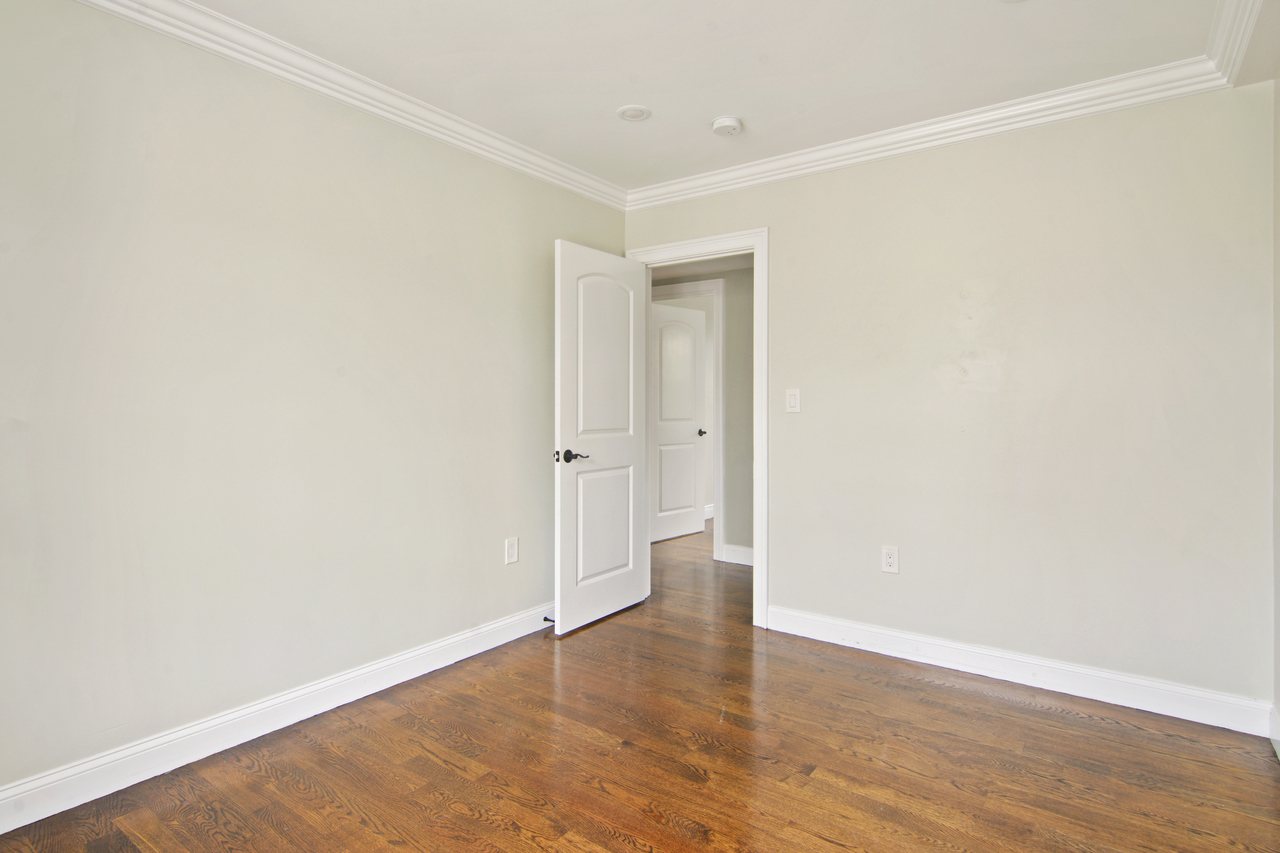 #571: Brighton - Queen Bedroom A - 14