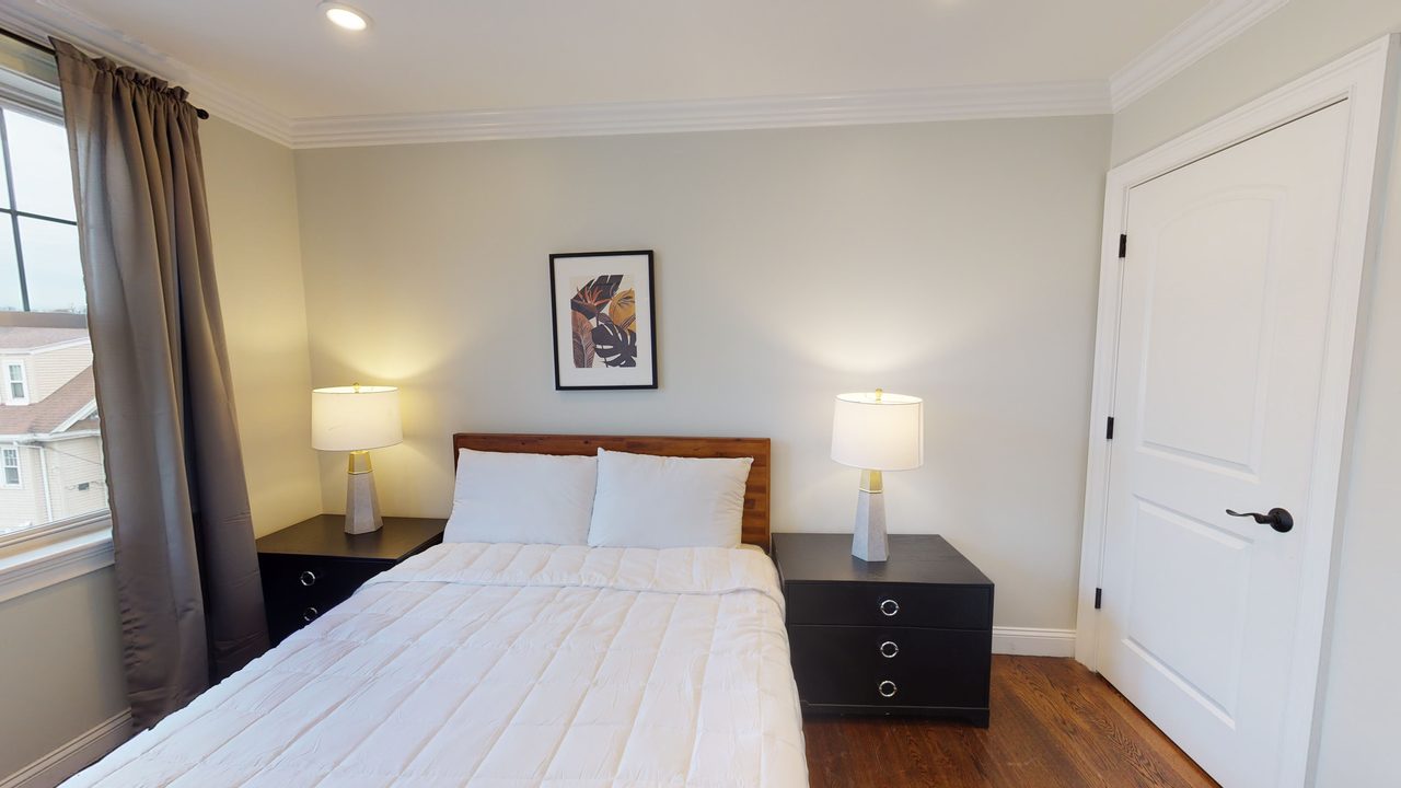 #571: Brighton - Queen Bedroom A - 16