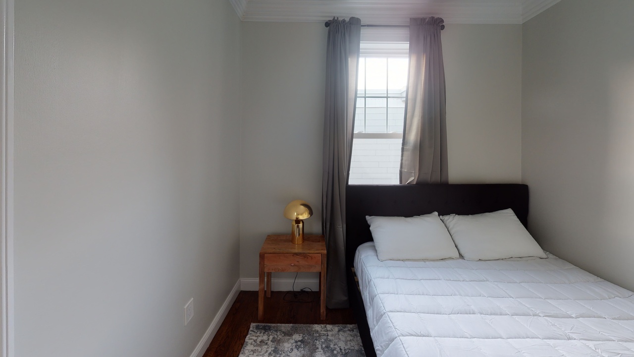  #571: Brighton - Queen Bedroom E  -  #571: Brighton  - Gallery -  4