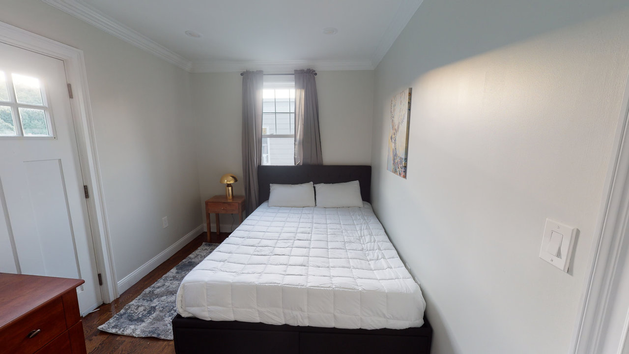  #571: Brighton - Queen Bedroom E  -  #571: Brighton  - Gallery -  14
