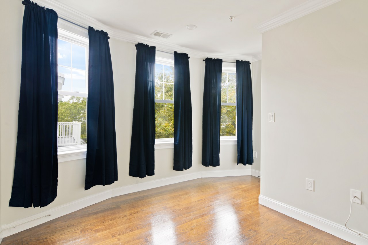  #571: Brighton - Queen Bedroom B  -  #571: Brighton  - Gallery -  3