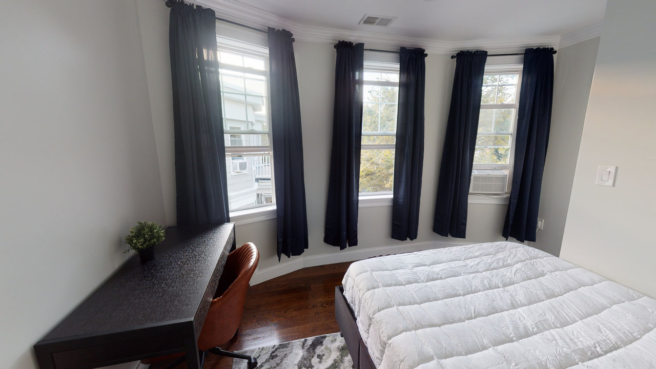  #571: Brighton - Queen Bedroom B  -  #571: Brighton  - Gallery -  6