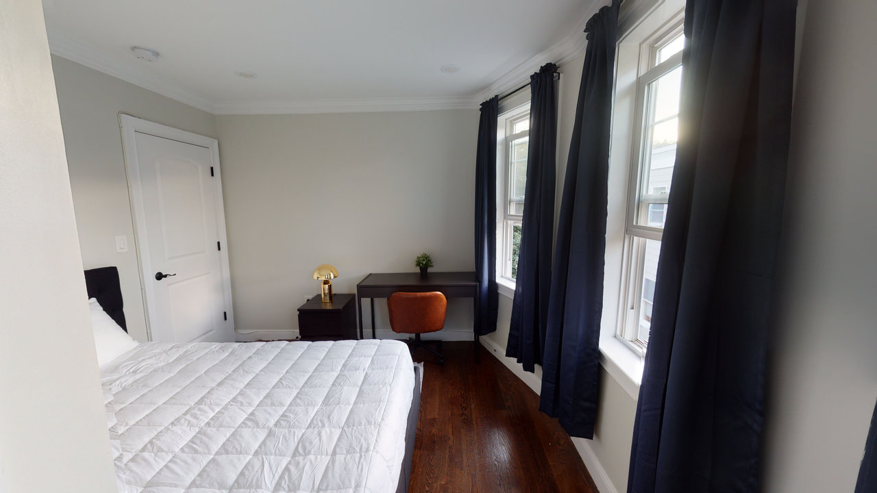  #571: Brighton - Queen Bedroom B  -  #571: Brighton  - Gallery -  5