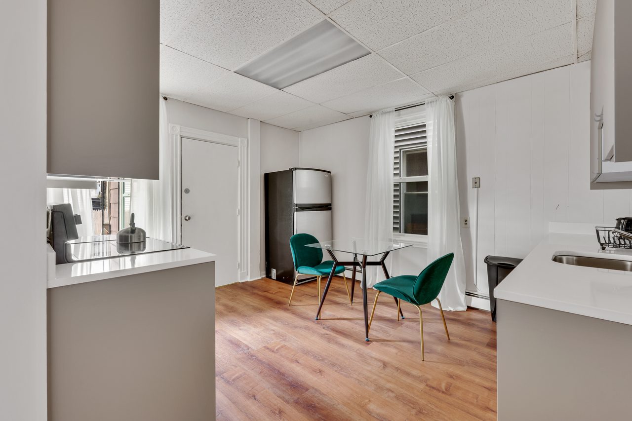 #886: JFK/UMass - Full Bedroom C - 6