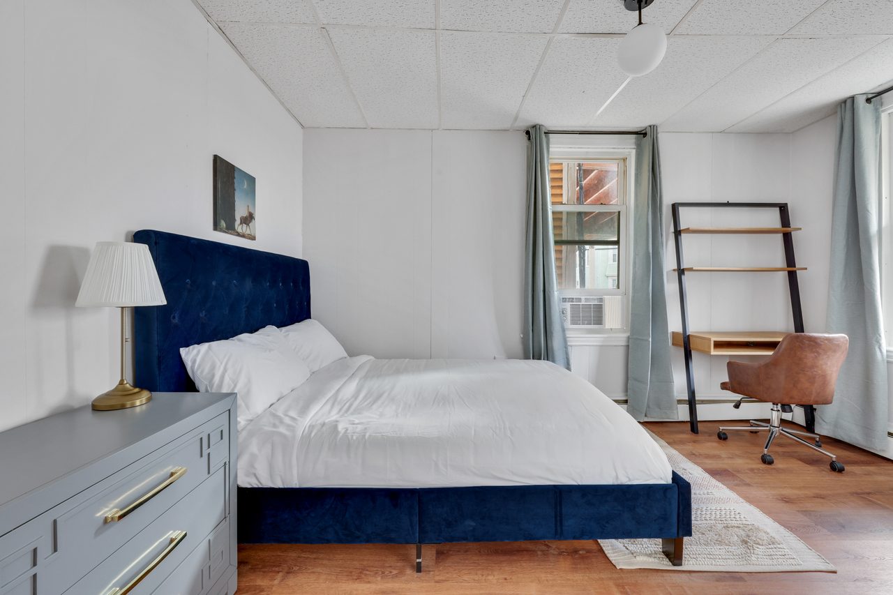 #886: JFK/UMass - Full Bedroom C - 11