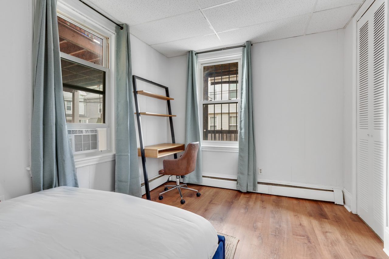 #886: JFK/UMass - Full Bedroom C - 2
