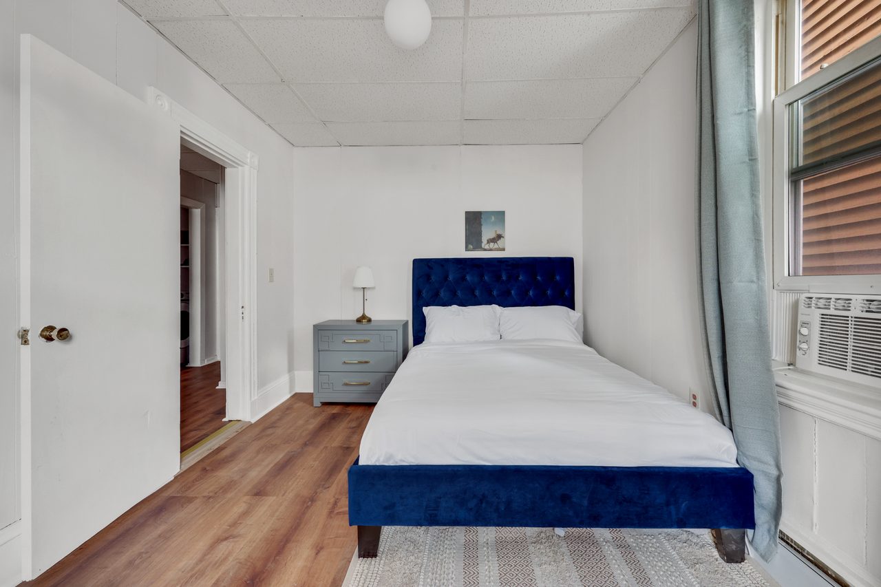 #886: JFK/UMass - Full Bedroom C - 3