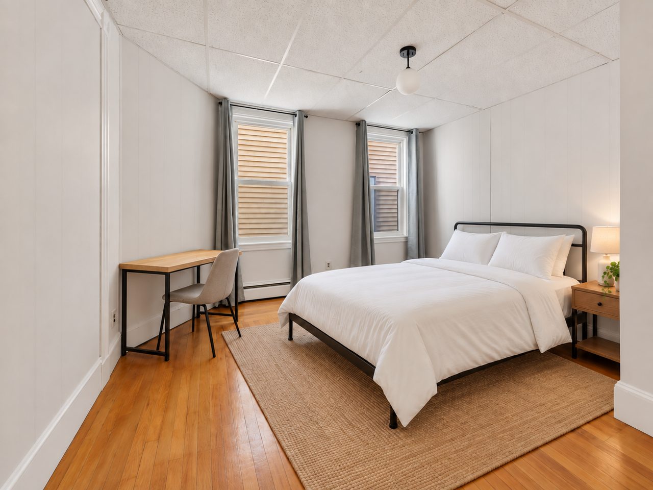 #886: JFK/UMass - Queen Bedroom B - 15