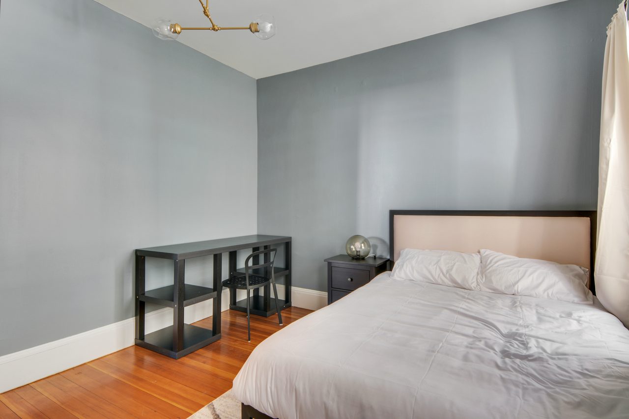 #745: Polish Triangle - Full Bedroom B - 2