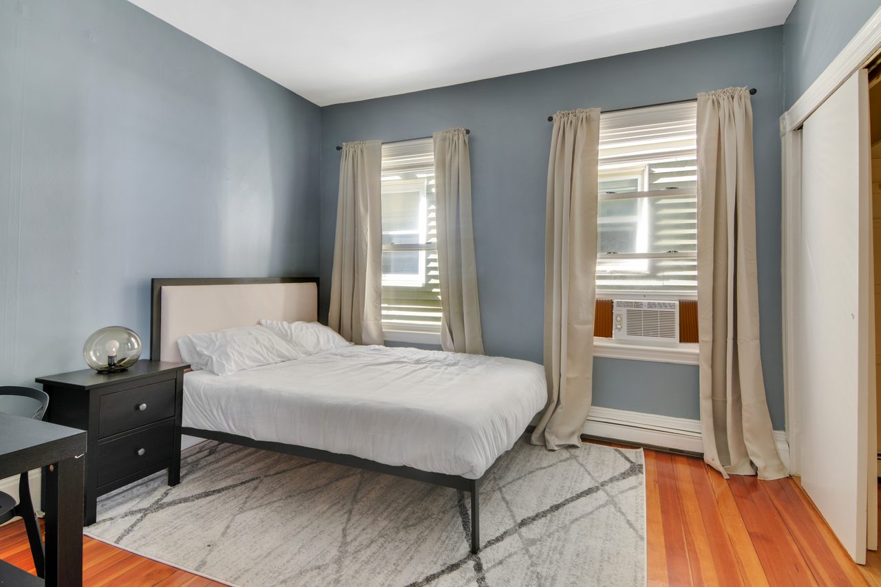 #745: Polish Triangle - Full Bedroom B - 1