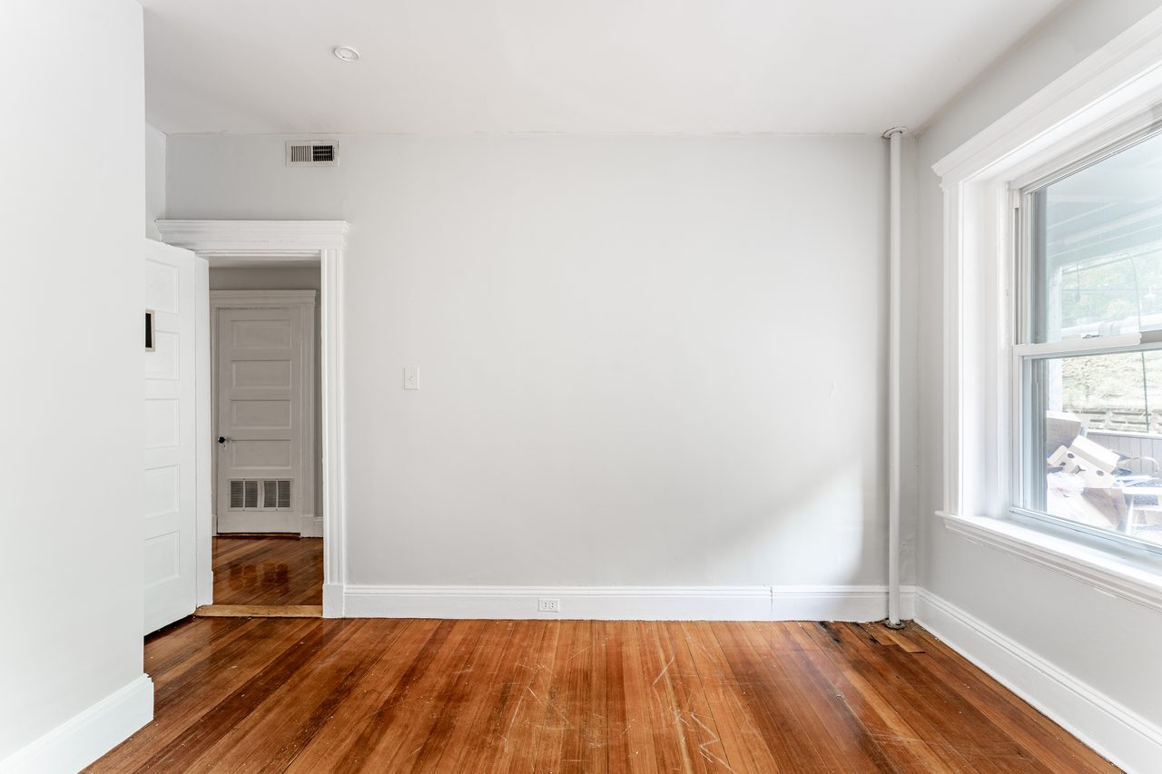 #1286: Brookline - Queen Bedroom B - 5