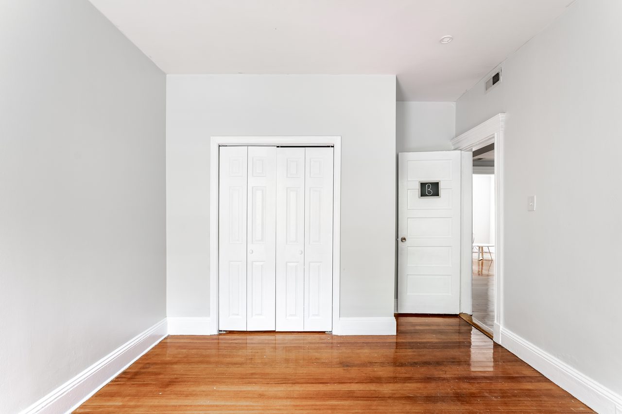 #1286: Brookline - Queen Bedroom B - 4