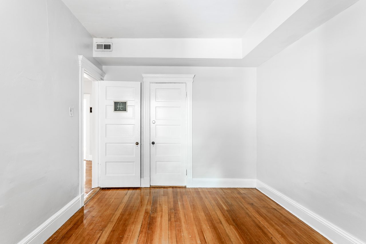 #1286: Brookline - Queen Bedroom A - 4