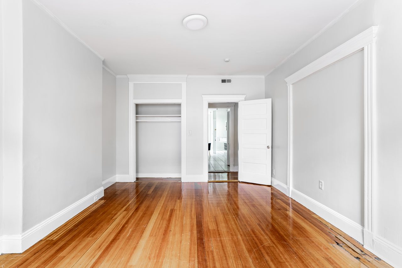 #1286: Brookline - Queen Bedroom D - 3