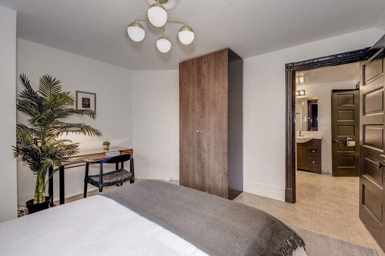  #179: Capitol Hill - Queen Bedroom GA W/Private Bathroom  -  #179: Capitol Hill  - Gallery -  3