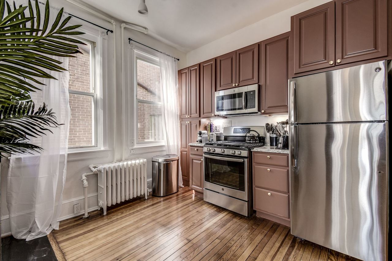  #179: Capitol Hill - Queen Bedroom GA W/Private Bathroom  -  #179: Capitol Hill  - Gallery -  6