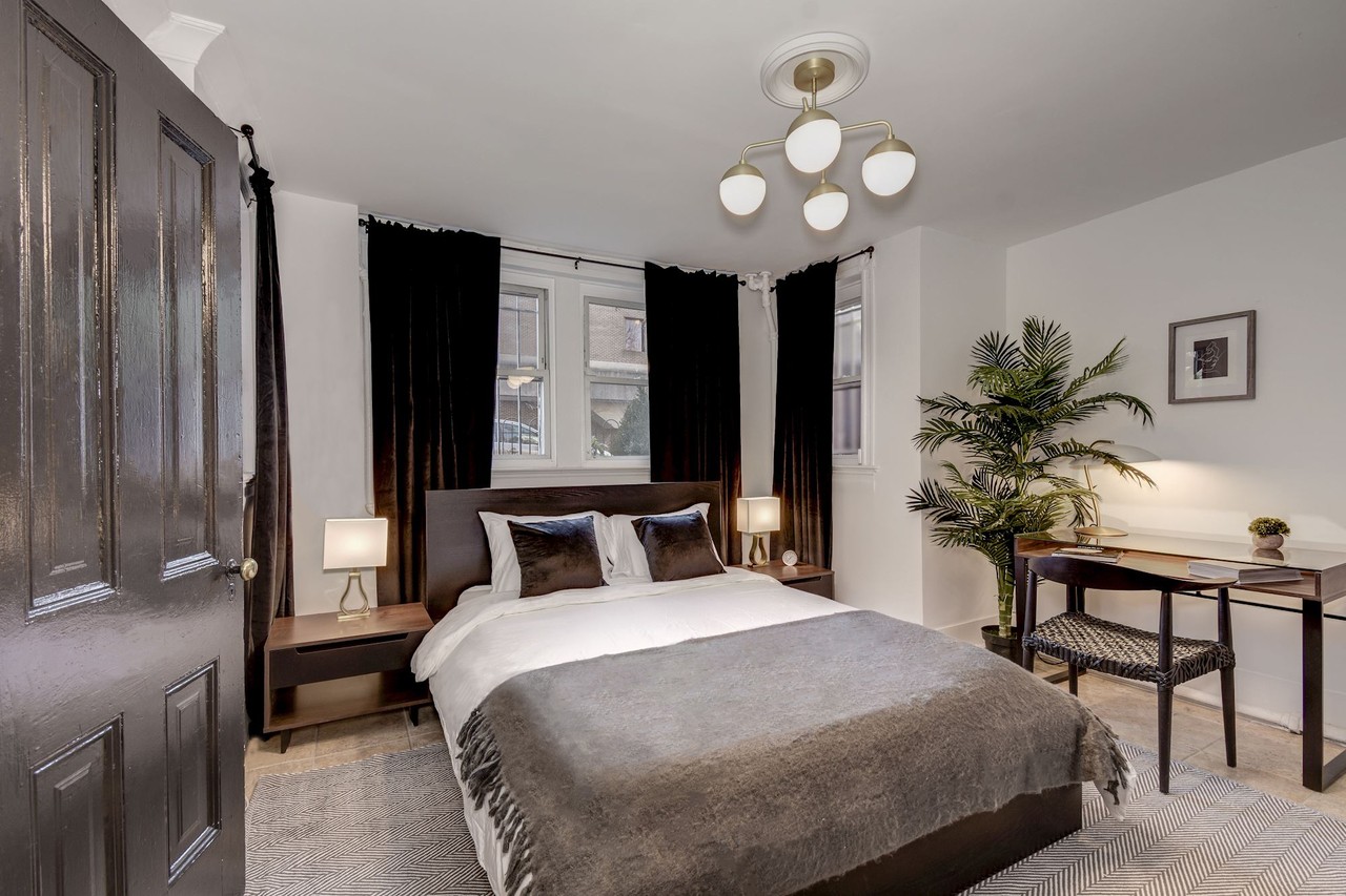  #179: Capitol Hill - Queen Bedroom GA W/Private Bathroom  -  #179: Capitol Hill  - Gallery -  2