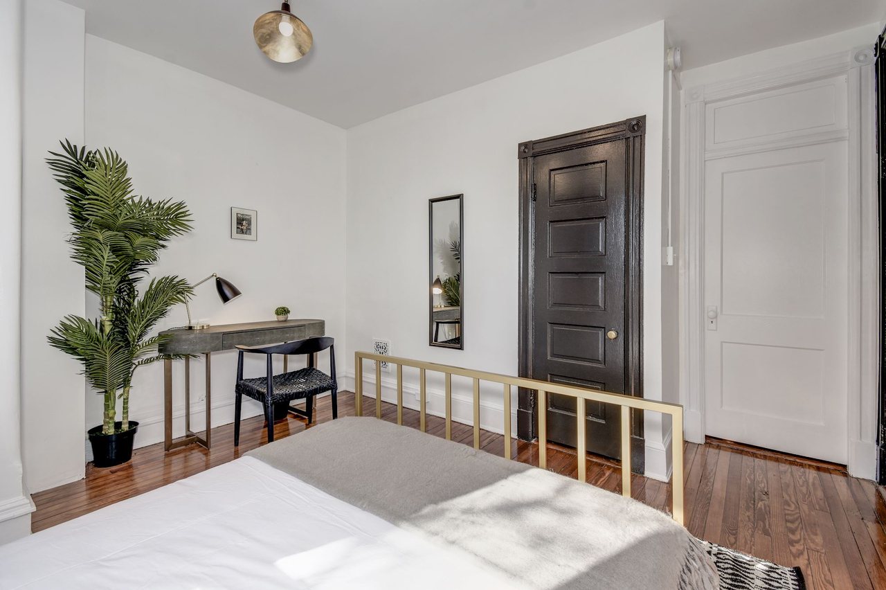  #179: Capitol Hill - Queen Bedroom 2A  -  #179: Capitol Hill  - Gallery -  10