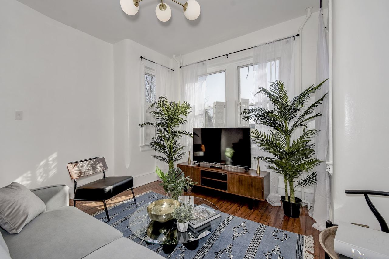  #179: Capitol Hill - Queen Bedroom 2A  -  #179: Capitol Hill  - Gallery -  2